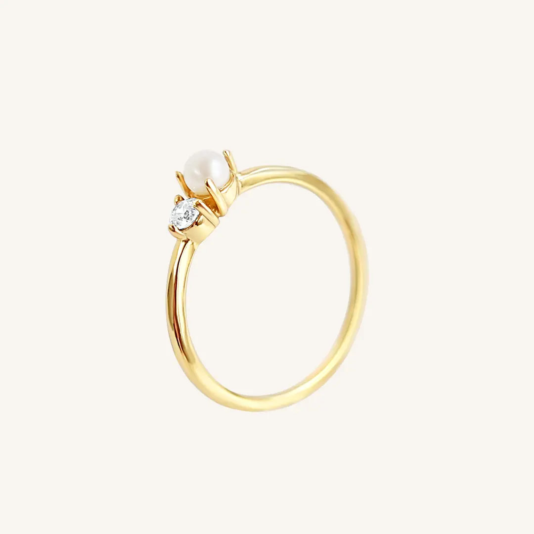 Ring on sale pearl gold